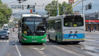 Алматыда жолақыны 20 теңгеге арттыруға автопарктердің көңілі толмай отыр. Неге