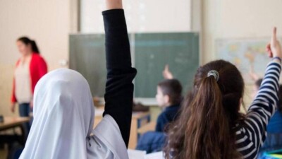 Оқушының мектепте орамал тағуы дұрыс па? ҚМДБ ресми мәлімдеме жасады
