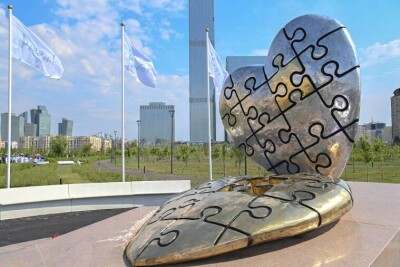 "Бұл – халықтың адал перзенттеріне ыстық ықыласының көрінісі". Тоқаев "Алтын жүрек" ескерткішін ашты