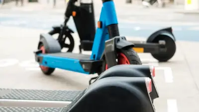 JET Алматыда жүргіншілерді қағып кеткен самокат қолданушыға айыппұл салып, оны бұғаттады