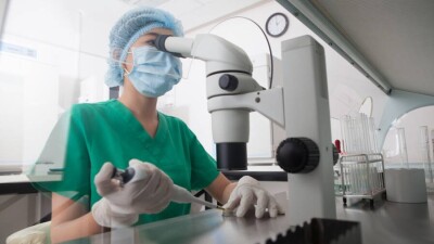 Семейде жалған екпе паспортын 15 мың теңгеден сатқан екі медицина қызметкері ұсталды