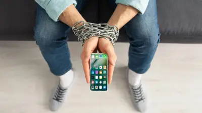 Қазим Мұстахим: Номофобиядан құтылудың басты жолы – адамға адам керек екенін сезіну