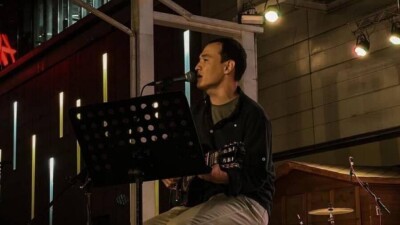 Әнші Қазыбек Құрайыш: "Мінезің көркем" әні анама арналған