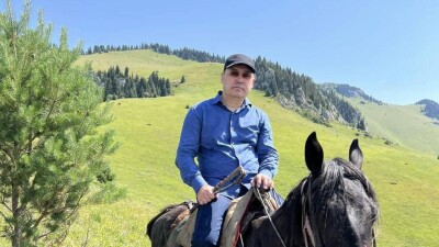 Қырғызстан президенті өзі үлгі болып, табиғатты қоқыстан тазартуға шақырды. Видео