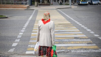 Депутат әр туған баласы үшін әйелдердің зейнетке шығу жасын екі жылға қысқартуды ұсынды