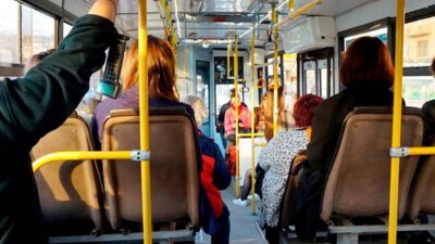 100 теңге үшін төбелес. Ақтөбеде көпбалалы ана мен кондуктор бір-бірінің үстінен полицияға арызданған