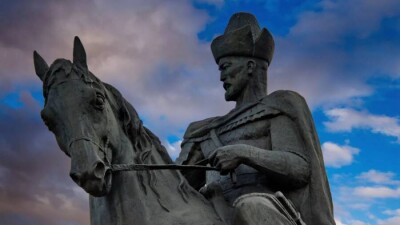 Владимир Путин Кенесары ханның бас сүйегін тауып, Қазақстанға қайтаруға уәде етті