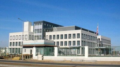 Астанадағы АҚШ елшілігі бүгін қызыл түсті жарық шамдарын жағады