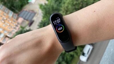 ҰБТ-ға фитнес білезік пен смарт көзілдірік тағып баруға тыйым салынбақ