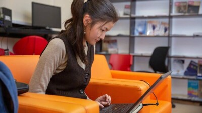 Жоғары оқу орнының үздік оқытушысы 6 миллион теңге иеленеді