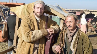 Сатыбалды Нарымбетов түсіріп үлгермеген "Жаңғырықты" қос ұлы қолға алды. Түсірілім алаңынан репортаж