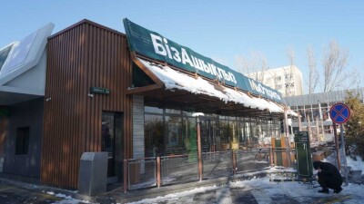 "Біз ашықпыз": Бұрынғы McDonald's мейрамханаларының бесеуі қайта жұмысын бастады