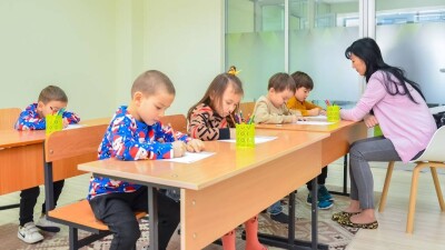 Балабақшаға бір қалада, емханаға екінші қалада барады: Ваучерлік қаржыландыру не үшін қажет