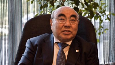 Асқар Ақаев Қырғызстан парламентінен өзіне экс-президент мәртебесін қайтаруды сұрады