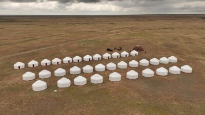 Су тасқынынан зардап шеккен Арқалық қаласына қарасты ауылдарда киіз үйлер тігілді