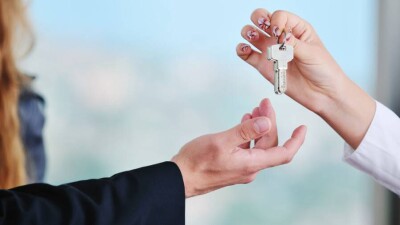 "Бір аптада баспаналы болдық": Әйелдерге арналған "Ұмай" ипотекасы несімен ұтымды?