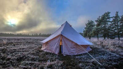 Алматы студенті көшеде шатыр тігіп тұрып жатқаны рас па?