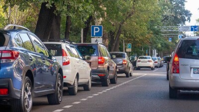 Алматыдағы коммуналдық ақылы автотұрақтар көк түспен белгіленеді