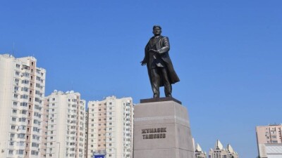 Елордада мемлекет және қоғам қайраткері Жұмабек Тәшеновке ескерткіш қойылды