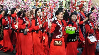 Маңғыстау тұрғындары ұлттық киім киіп, Гиннесс рекордтар кітабына енбек