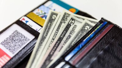 197 миллиард теңге: Қазақстандықтар жаппай доллар сатып алып жатыр