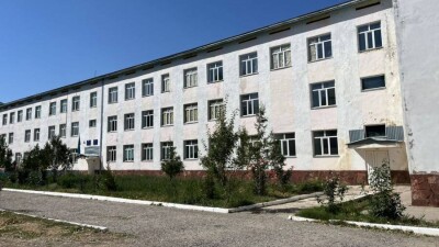 Түркістан облысында 10 жыл бұрын ғана бой көтерген мектеп құлағалы тұр