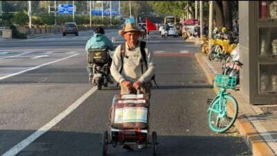 Қазақстандық саяхатшы Өскеменнен Бейжіңге 2 айда жаяу жетті