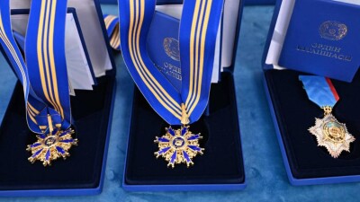 Республика күні қарсаңында ғалымдар, мұғалімдер, құтқарушылар мен өндіріс үздіктері марапатталды