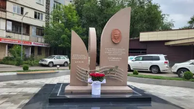 Алматыда Қытай сазгері Си Синхайдың ескерткіші жаңғырту жұмыстарынан кейін қайта ашылды
