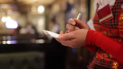 Қырғызстанда сағат 22.00-ге дейін тойын тарқатпаған мейрамханалардың жарығы өшіріледі