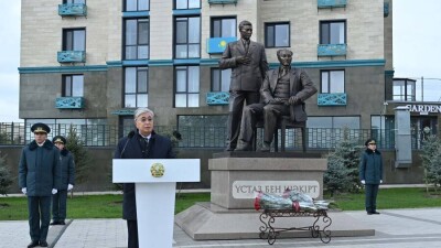 Семейде Мұхтар Әуезов пен Қайым Мұхамедхановқа арналған ескерткіш ашылды