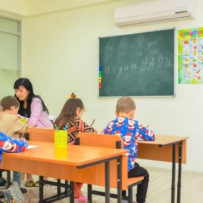 Асель, Айгерим, Медина. Есім қоюда қазақтың төл дыбыстарынан қашу үрдісі бар 