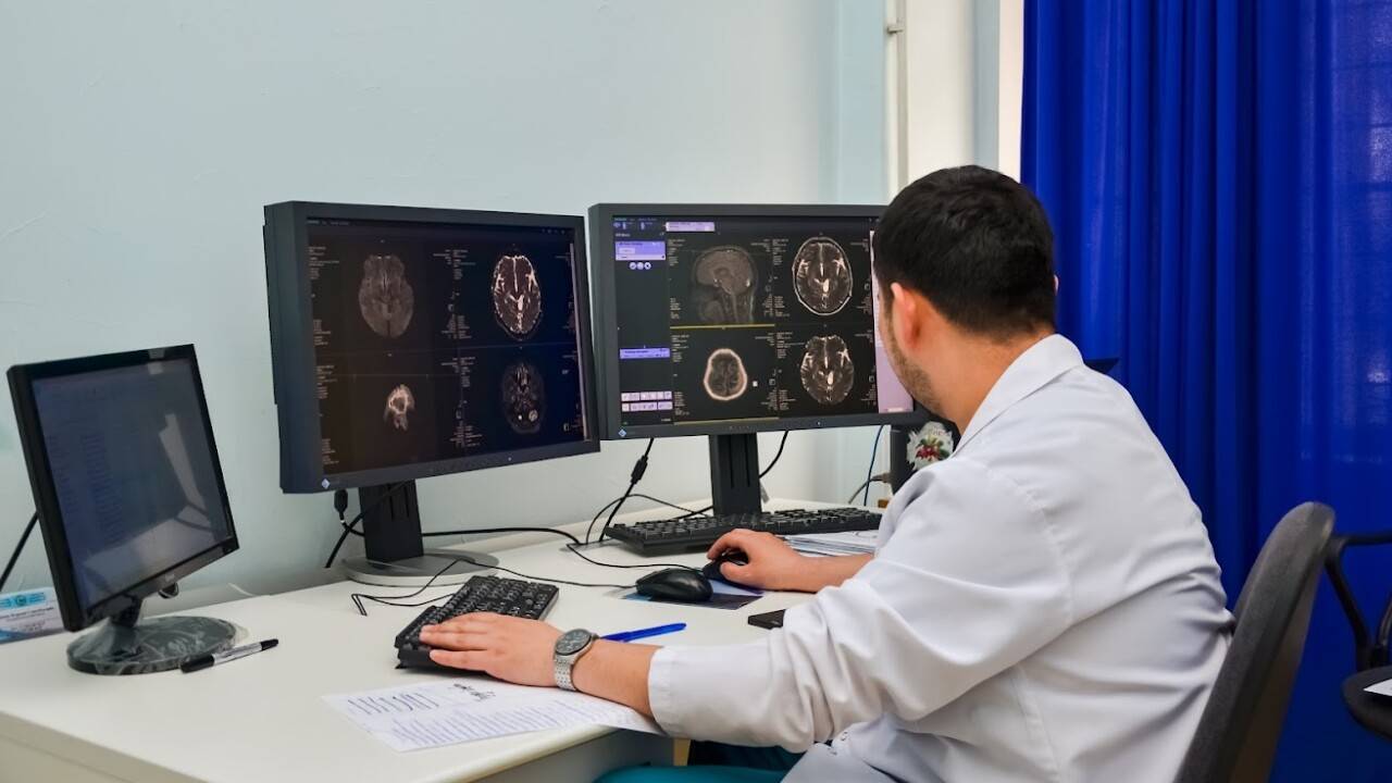Дәрігер білімін бағалау: Әлназарова өтініштердің 90 пайызы неге жойылғанын түсіндірді