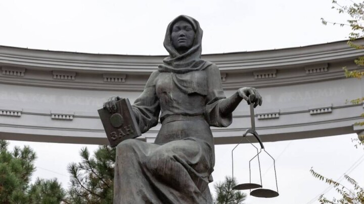 Мемлекет құқығын бұзса, азаматтарға кім көмек береді?