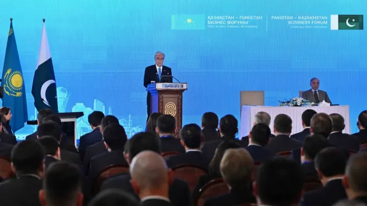 Қазақстан қақтығысты тек саяси, дипломатиялық амалдармен реттеуге болады деп есептейді – Тоқаев Ресей-Украина қақтығысы туралы
