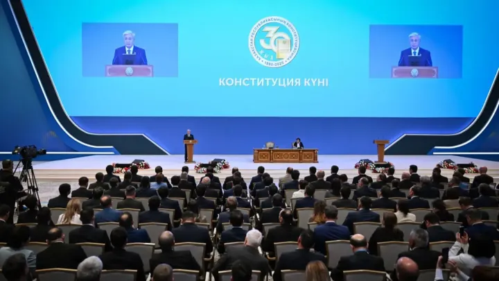 Өткенге оралуға еліміздің жастары жол бермейді – Тоқаев саяси реформа жүргізудегі кедергілер жайында