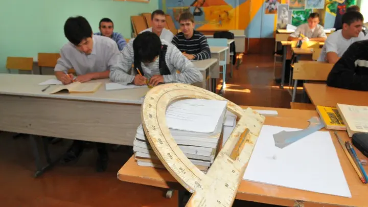 Мектептегі оқуды 18 жасқа дейін созу дұрыс па? Сингапур мен АҚШ тәжірибесі Қазақстанға не береді