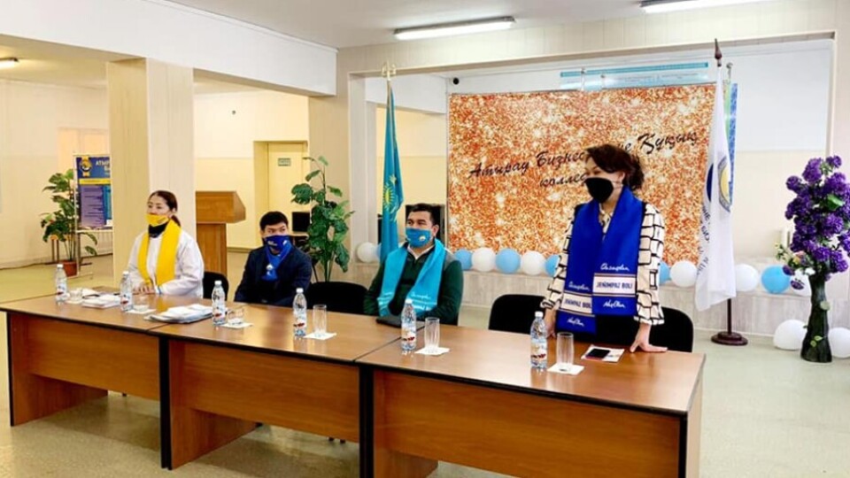 Үміткерлер педагогтерді Nur Otan сайлауалды бағдарламасымен таныстырды