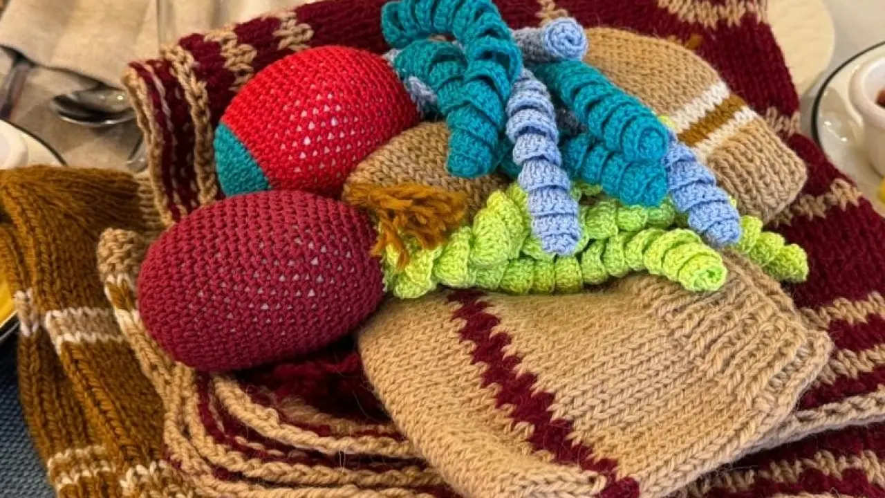 Эротикалық позадағы қыздардың суреттері Көйлек киген