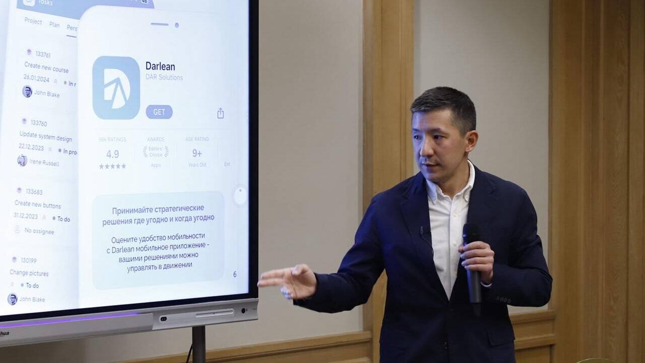 Болат Садықұловтың Darlean ERP жүйесін таныстыру сәті. Фото: Darlean