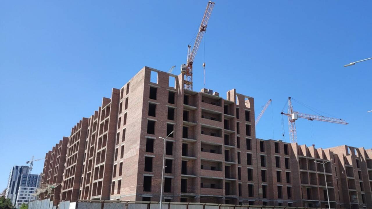 Астана әкімдігі жаңа тұрғын үйлерге ұлттық атау беру жөнінде құрылыс компанияларымен мәмілеге келді