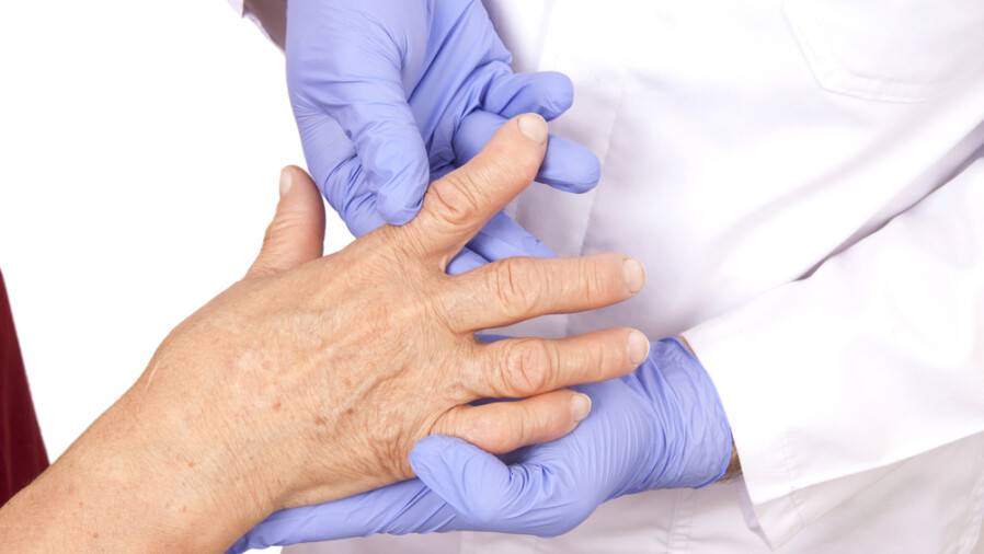 Суықтау да, қыздыру да қауіпті. Ревматоидты артриттің дұрыс емі қандай?