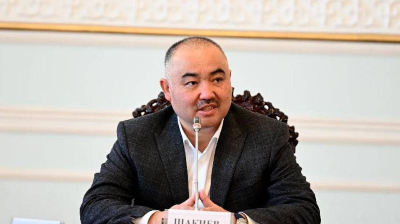 Қырғызстан депутаты ұл-қызына арабша есім беретіндерді сынға алды