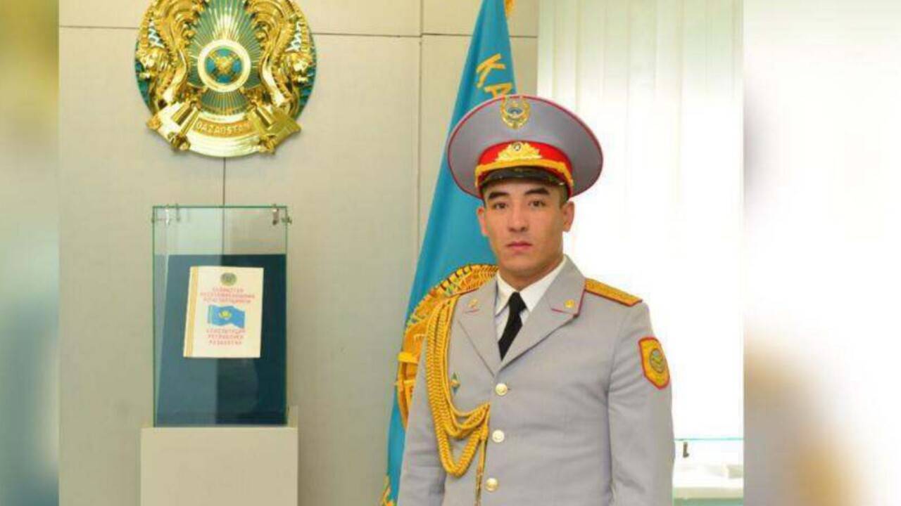 Михаил енді Мәди. Аға лейтенант не үшін атын өзгертті?