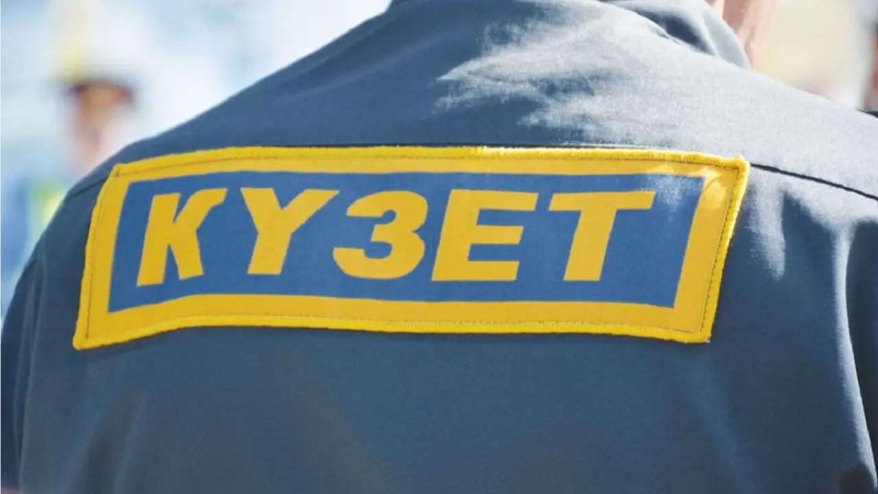 Мен оны жасырын камераға әйелдің басына салдым.