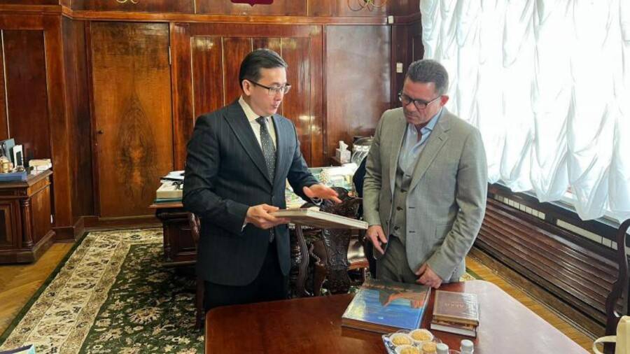 Мәскеудің архивінен қазақ хандары жазған хаттар табылды