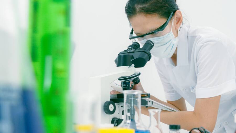 Микробиолог Дамира Қанаева: Оптикалық биосенсор қатерлі ісік пен туберкулезді жарты сағатта анықтайды