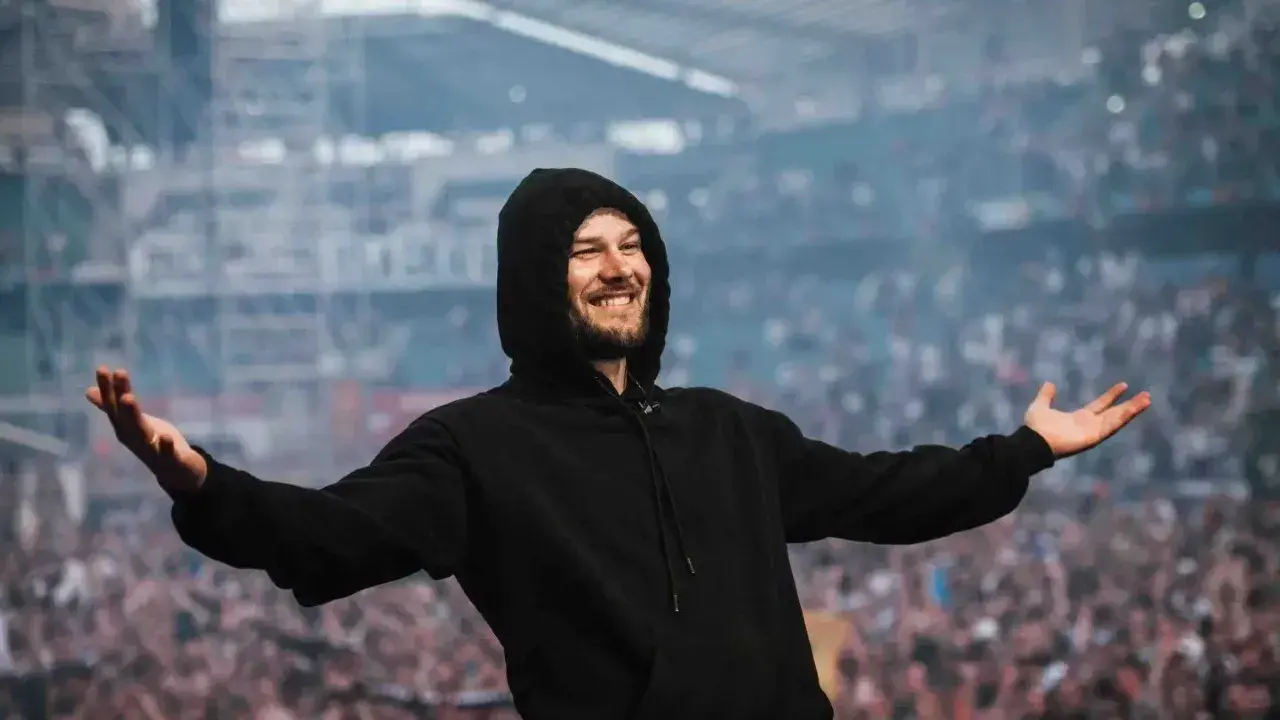 Алматыда Макс Корждың концерті өтпеді, бірақ қала оның әндерін бірнеше күн бойы шырқады