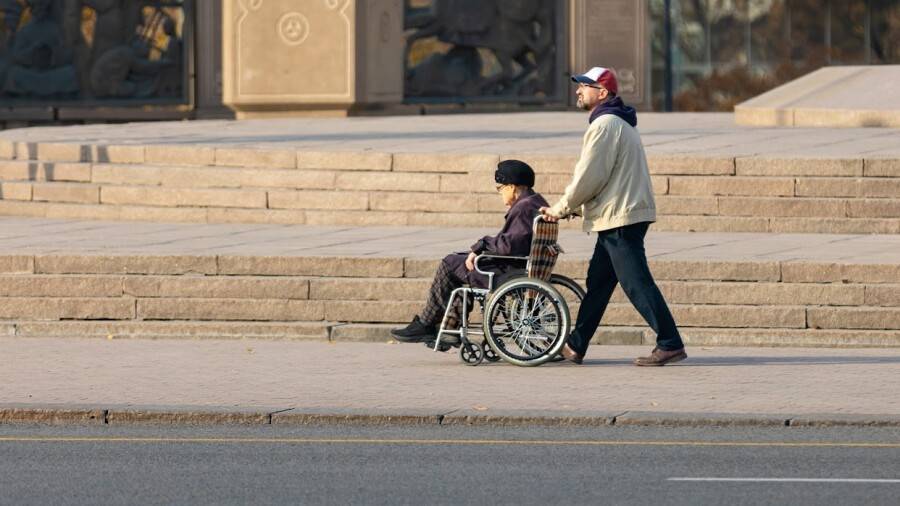 Мәжіліс депутаты: Мүгедектікті алу мерзімі бір жылға дейін созылады