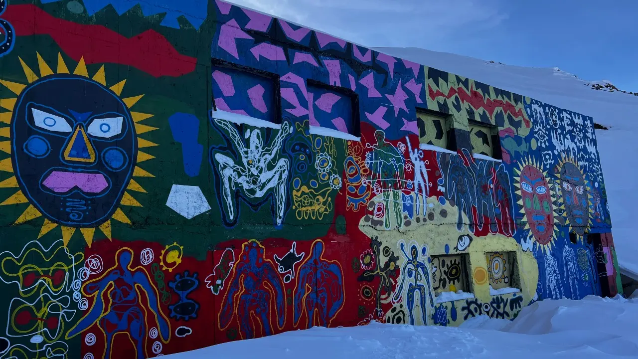 Бойдақтар кешіне стриптизші шақырылған, ол қалыңдықты мас күйінде қалдырып, оны сиқырлаған.